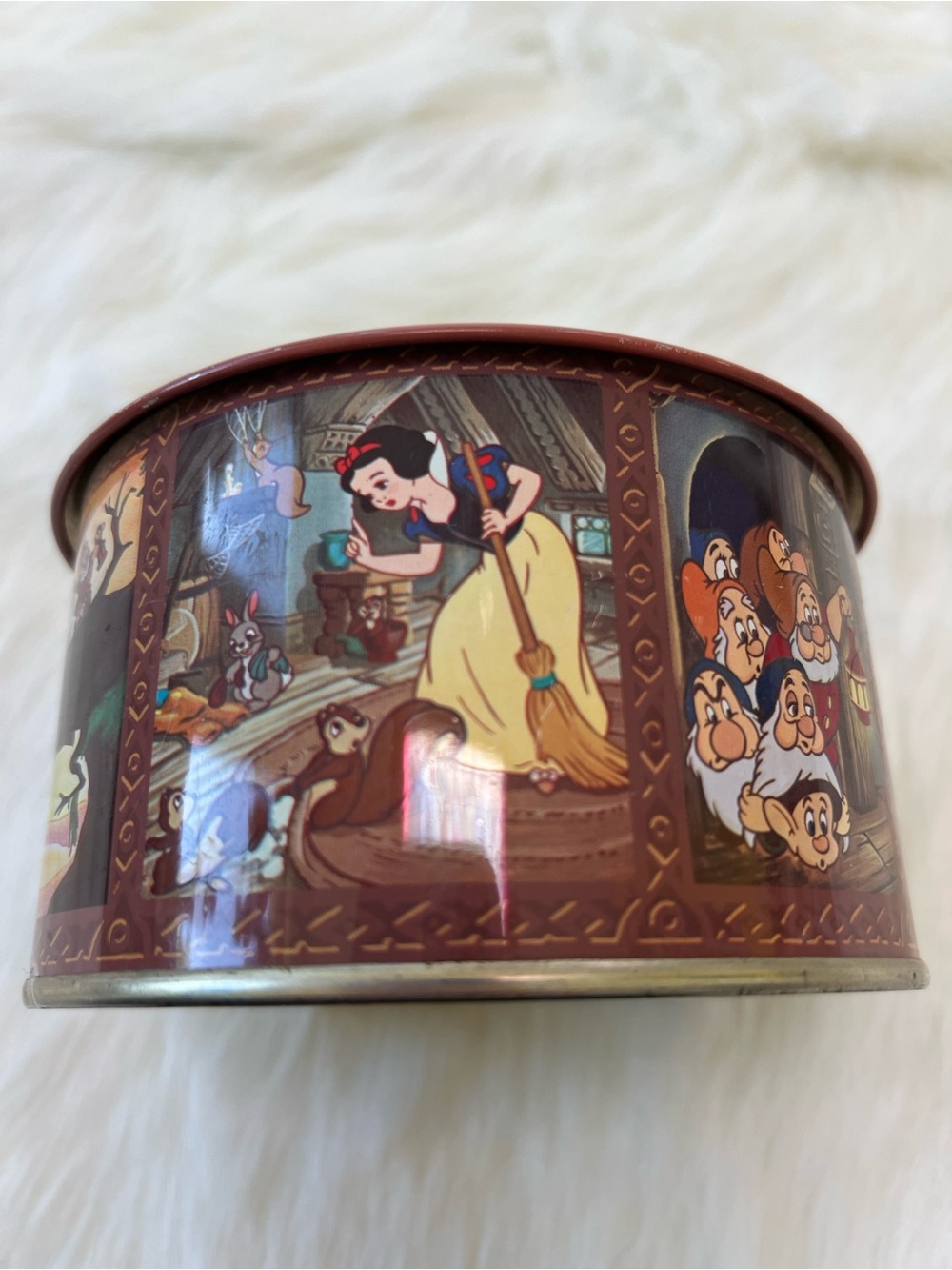 vintage Disney "Snow White and the Seven Dwarfs" tin, l made in England - Picture 7 of 13